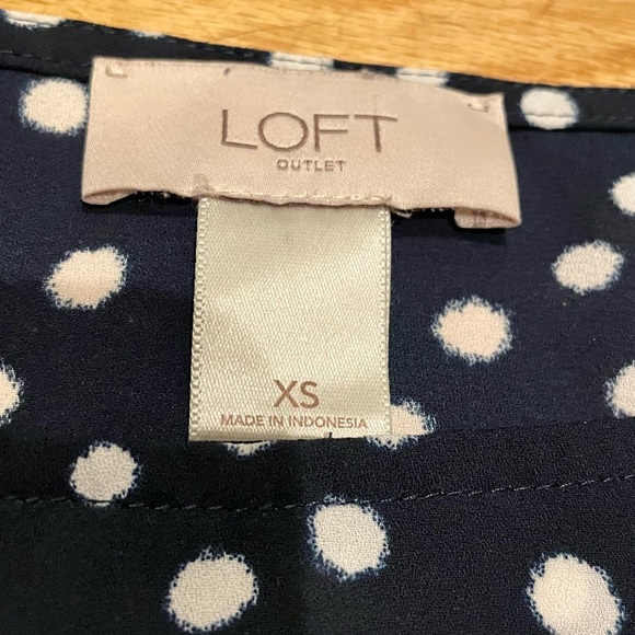 Loft blue polka dot top xs - Picture 3 of 3